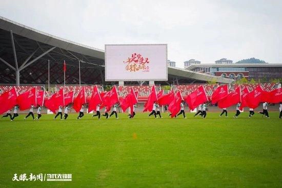 一边是部分国脚身体疲惫，需要调整恢复；一边是部分国脚需要打体能基础，国足集中后首先要做的是通过两周左右将所有人的体能补齐拉平。